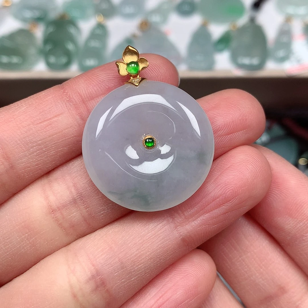 翡翠颈饰未镶嵌平安扣