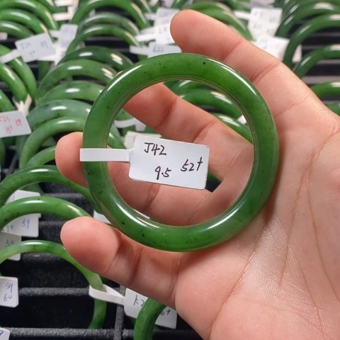 和田玉（碧玉）手镯未镶嵌醉***柔