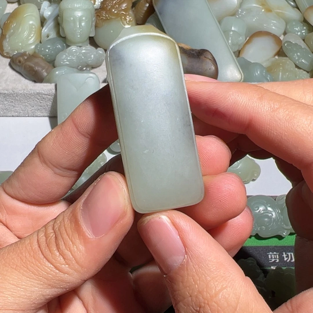 颈饰未镶嵌和田玉果*哥