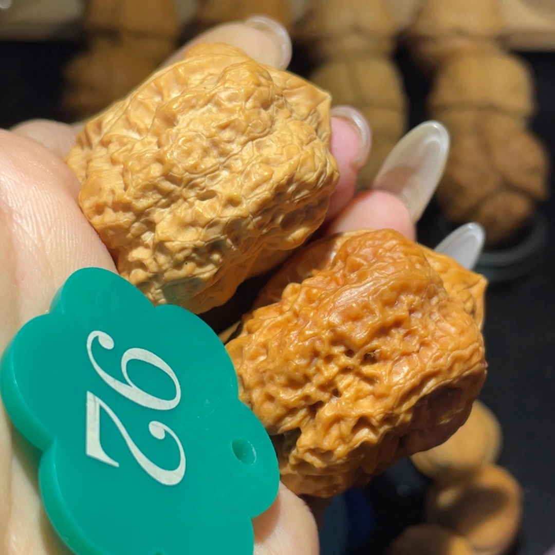 蝴蝶蟾3.尺寸核桃