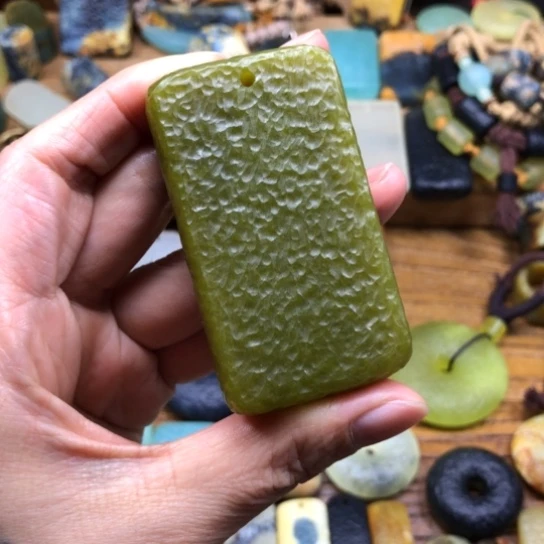 蛇纹石玉合金颈饰争***得