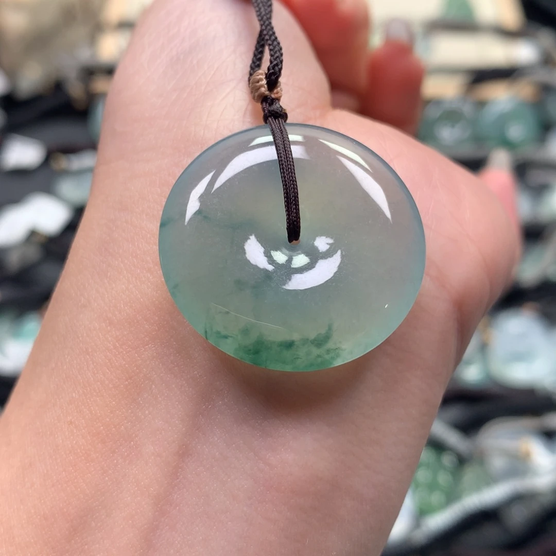 翡翠颈饰未镶嵌扣子