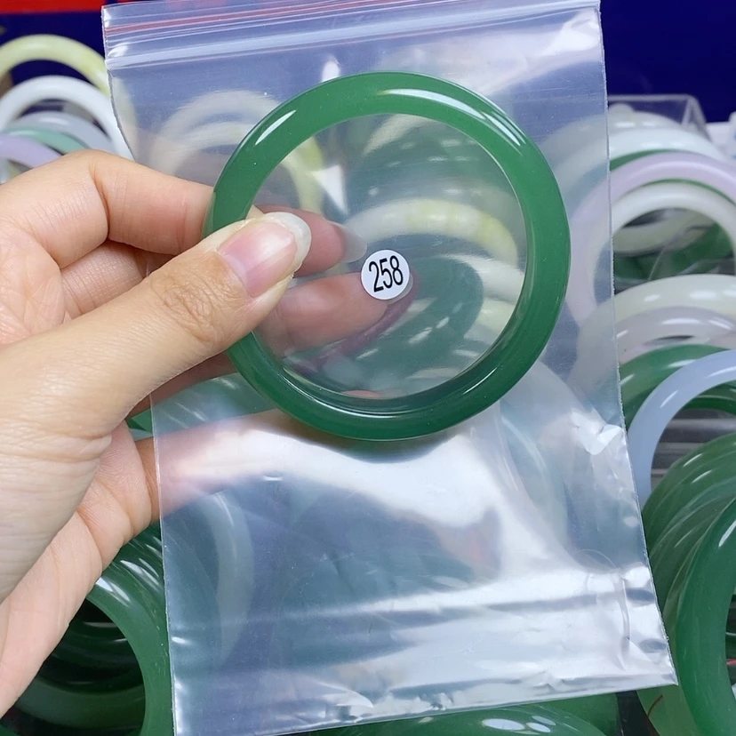 【闪购商品】石英质玉手镯未镶嵌60