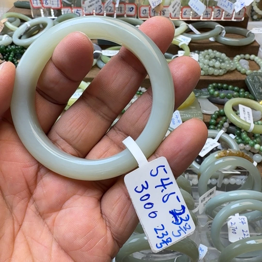 和田玉未镶嵌手镯