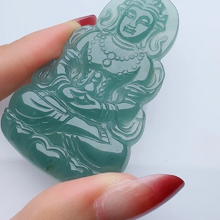 翡翠未镶嵌颈饰多样性发其一