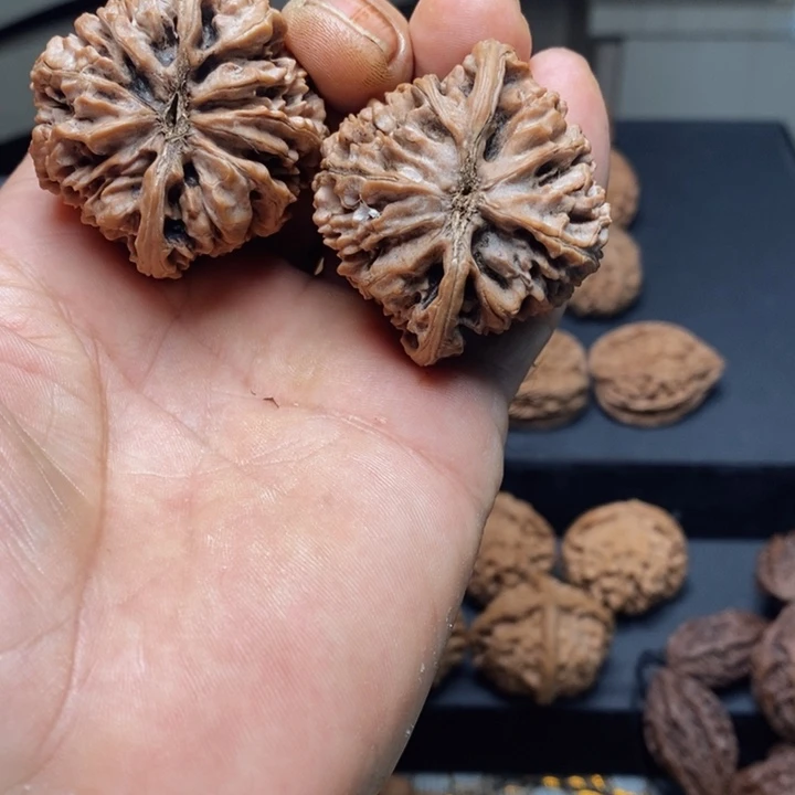 把件文玩核桃浅***恋秦岭野生鸡心