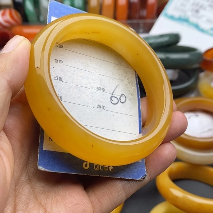 未镶嵌手镯石英质玉