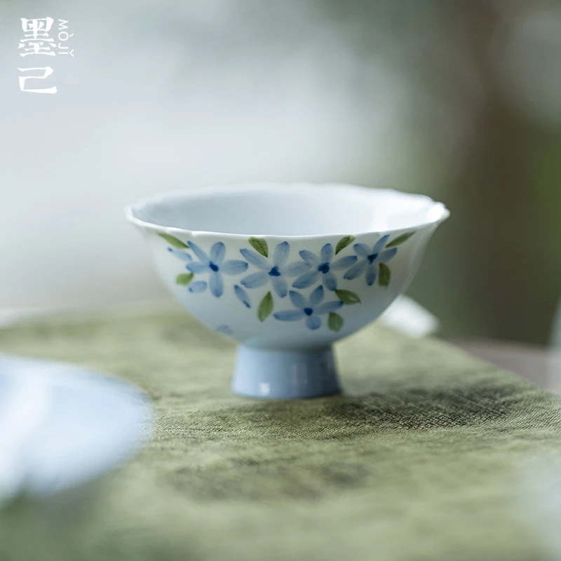 墨己玉泥白瓷手绘仿宋高足花口茶杯功夫茶具家用陶瓷品茗杯小蓝花