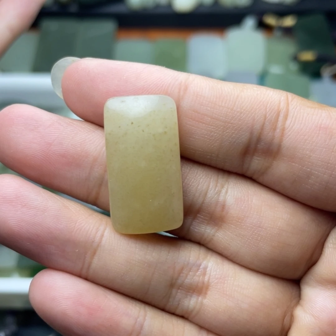【闪购商品】和田玉未镶嵌颈饰贝****?