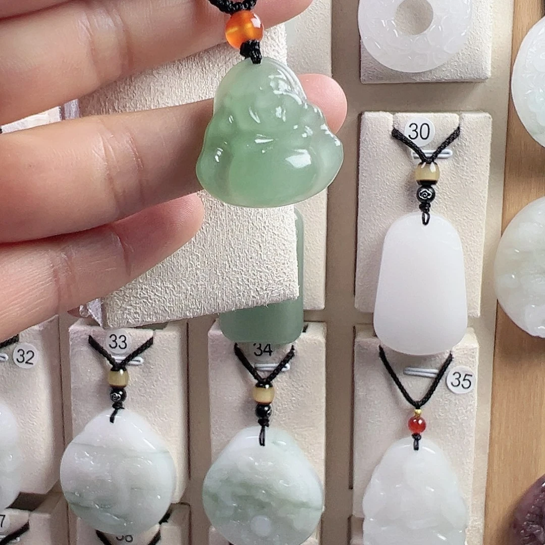 石英质玉未镶嵌颈饰