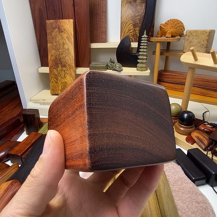 用***)木质类老挝大红酸枝