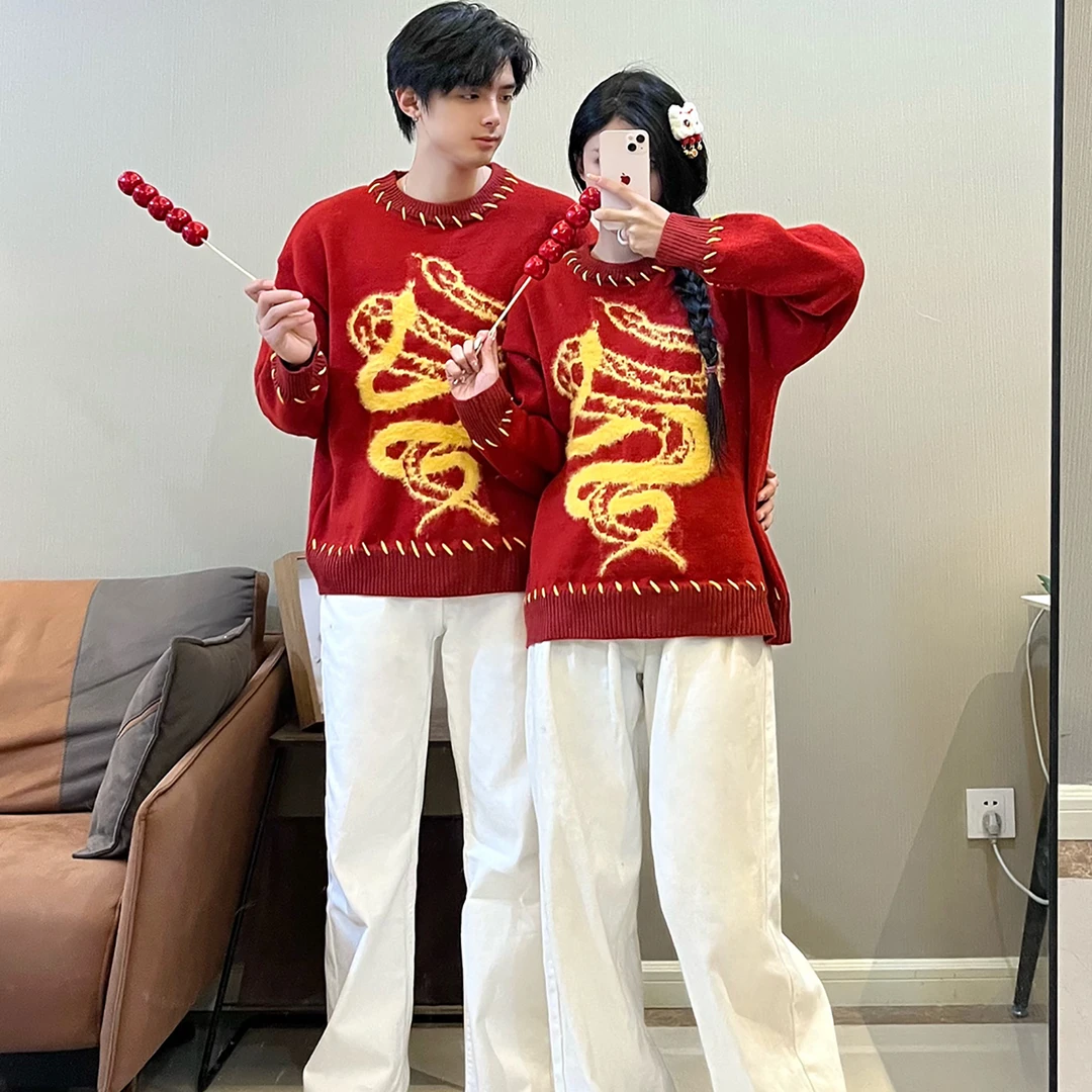 2025新春过年红色圆领休闲宽松针织衫蛇年百搭小众设计感情侣毛衣