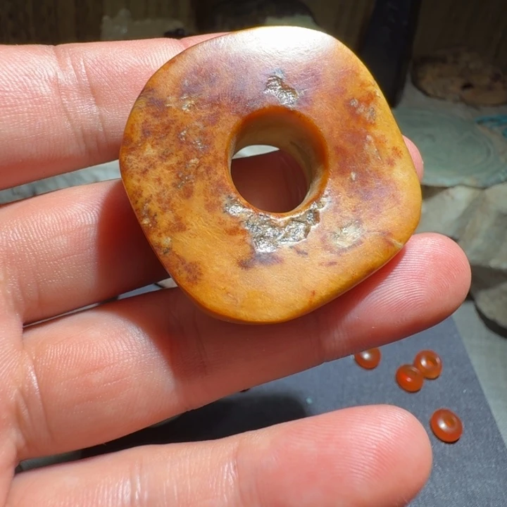 程***序和田玉（糖玉）未镶嵌颈饰