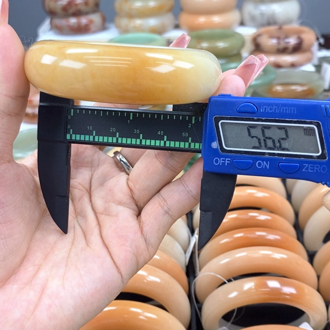 石英质玉手镯未镶嵌皮****飞