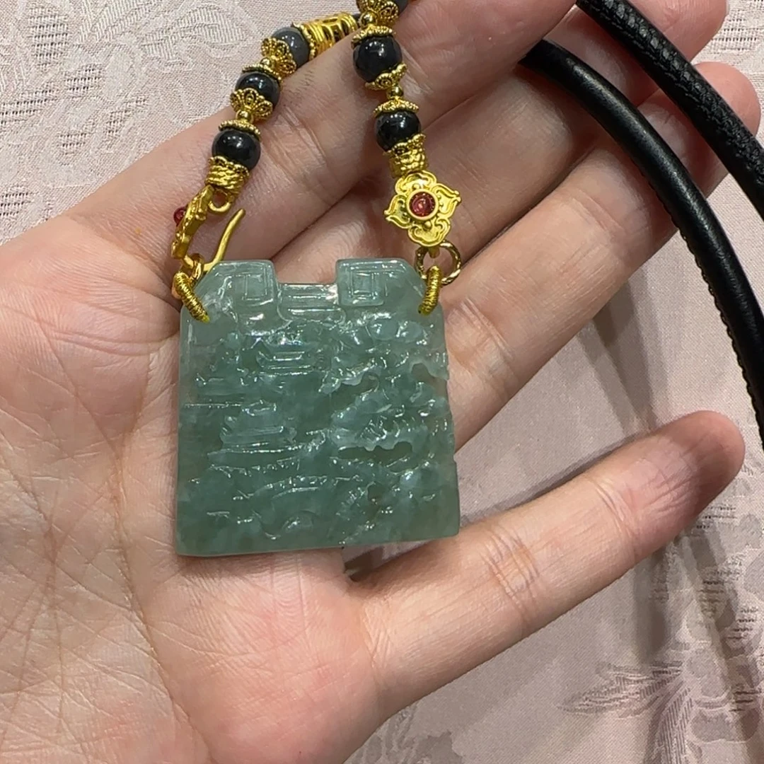 翡翠未镶嵌吊坠(赠链)大漏