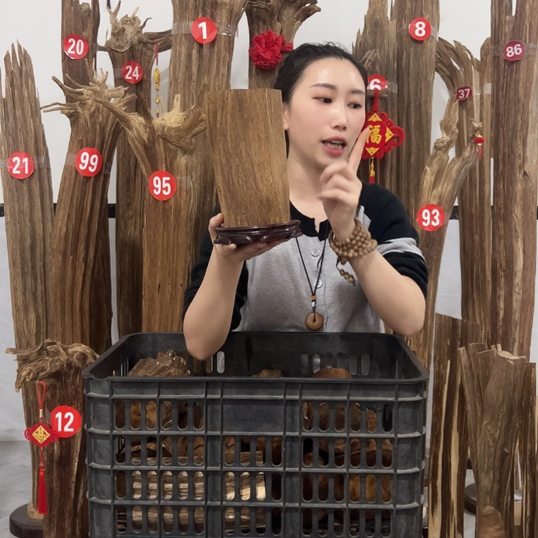 沉香碎屑沉香原材料