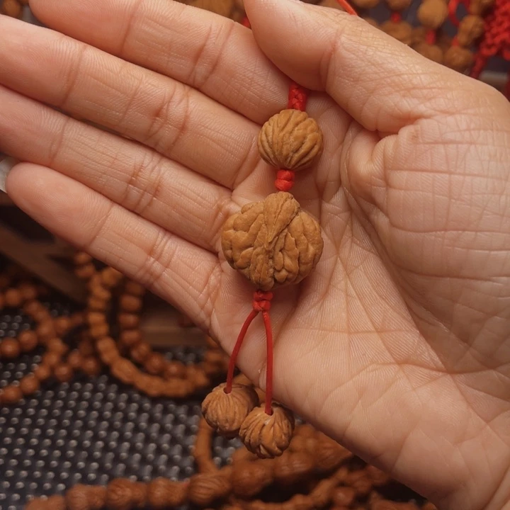 木质类龙纹桃枭挂件