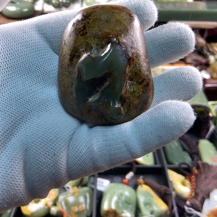 未镶嵌透闪石质玉把件石**转