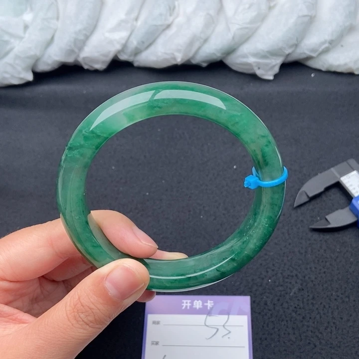 石英质玉（非洲翠）手镯未镶嵌53