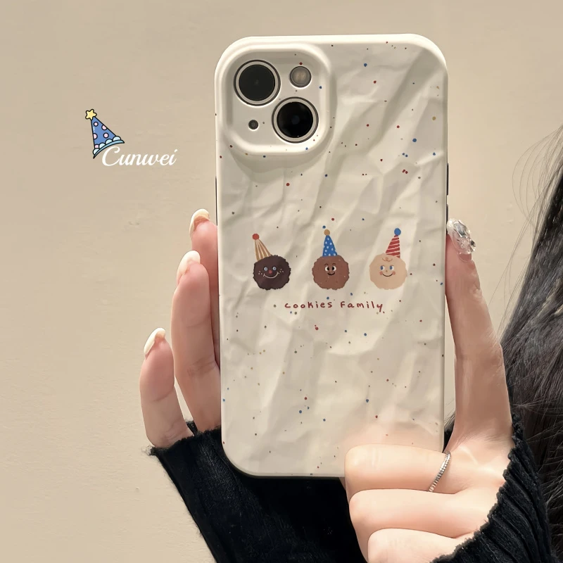 可爱简约泼墨曲奇饼干适用于苹果15ProMax手机壳褶皱iPhone14pro