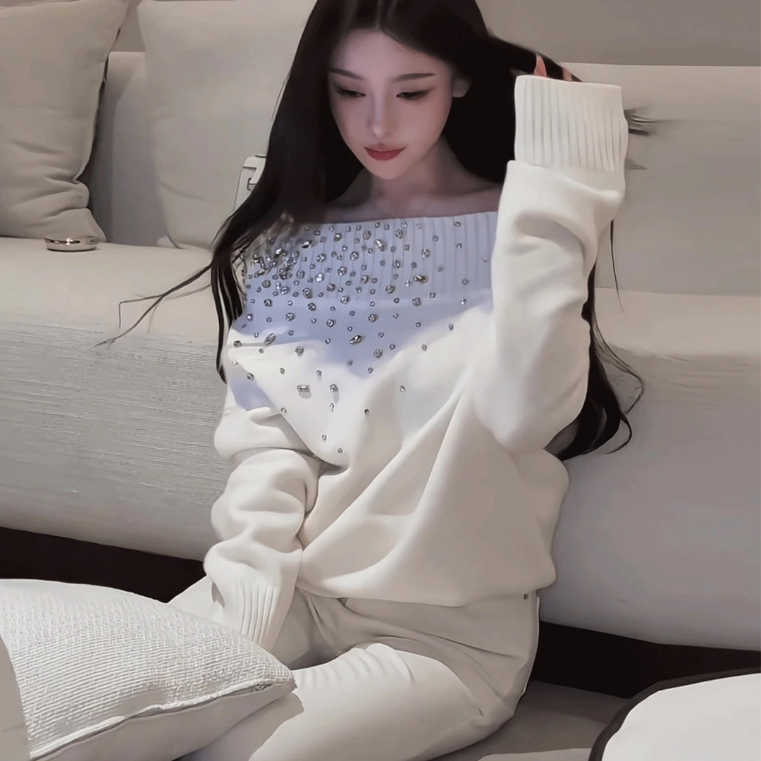 烫钻一字肩毛衣女秋冬新款韩系气质慵懒高级感宽松时尚软糯针织衫