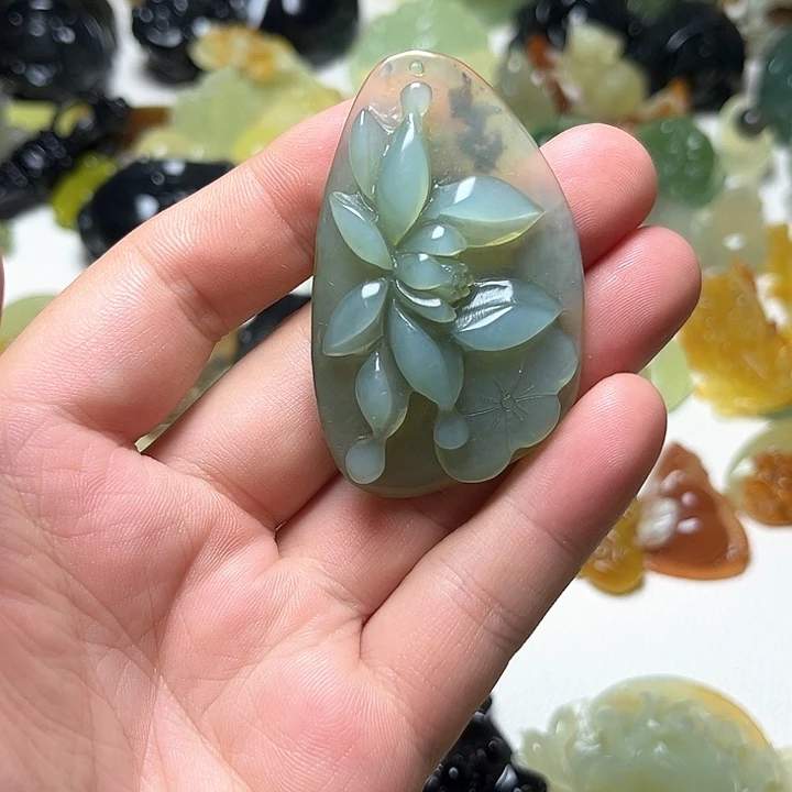 未镶嵌蛇纹石玉颈饰