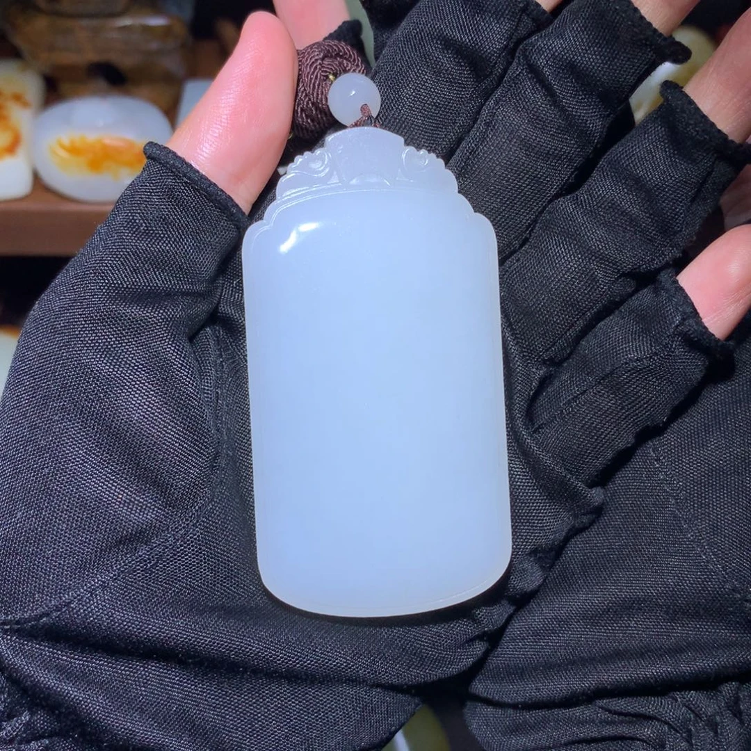 奕***骄颈饰未镶嵌和田玉