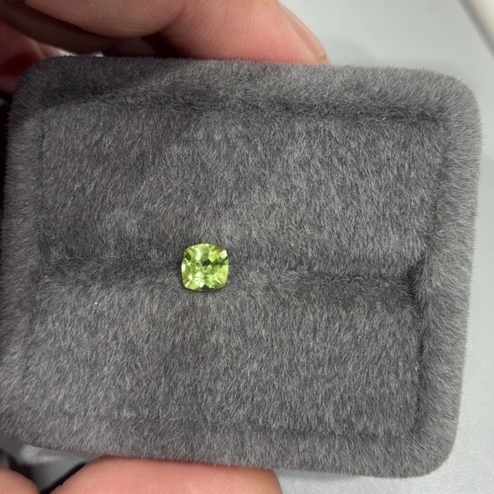 橄榄石未镶嵌裸石裸石1克拉以上