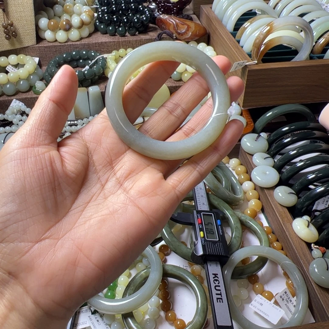 脚***丫和田玉未镶嵌手链