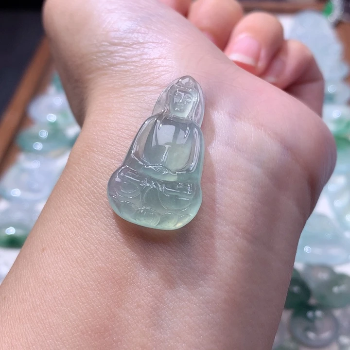颈饰未镶嵌翡翠冰种晴底素衣观音