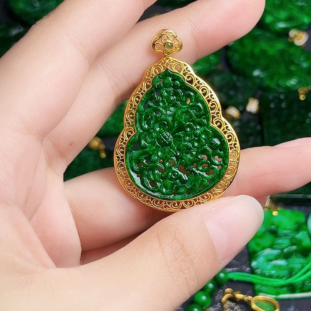 颈饰18K金镶嵌翡翠多样性