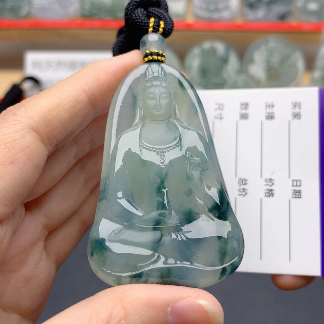 大***鸟翡翠未镶嵌颈饰素衣