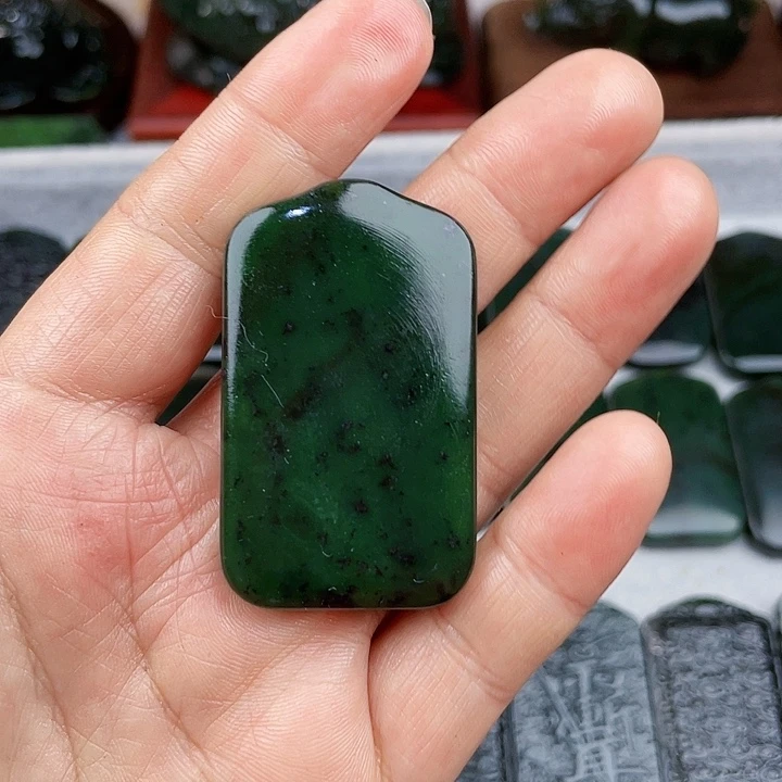 蛇纹石玉未镶嵌挂件