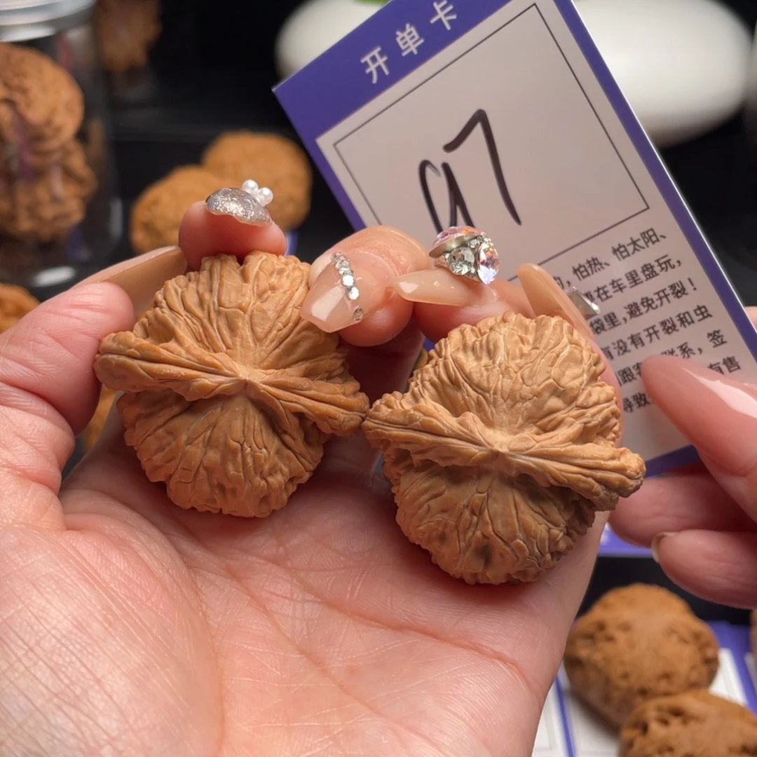文玩核桃吊坠白狮子40