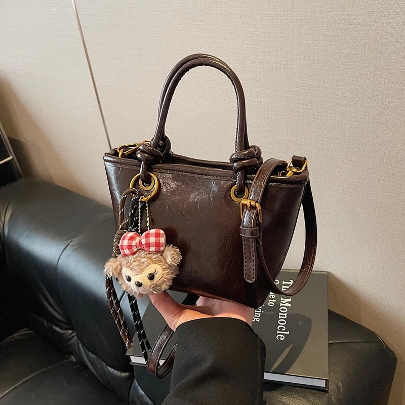 今年流行爆款包包女秋冬百搭2025新款潮时尚斜挎手提小拎包水桶包