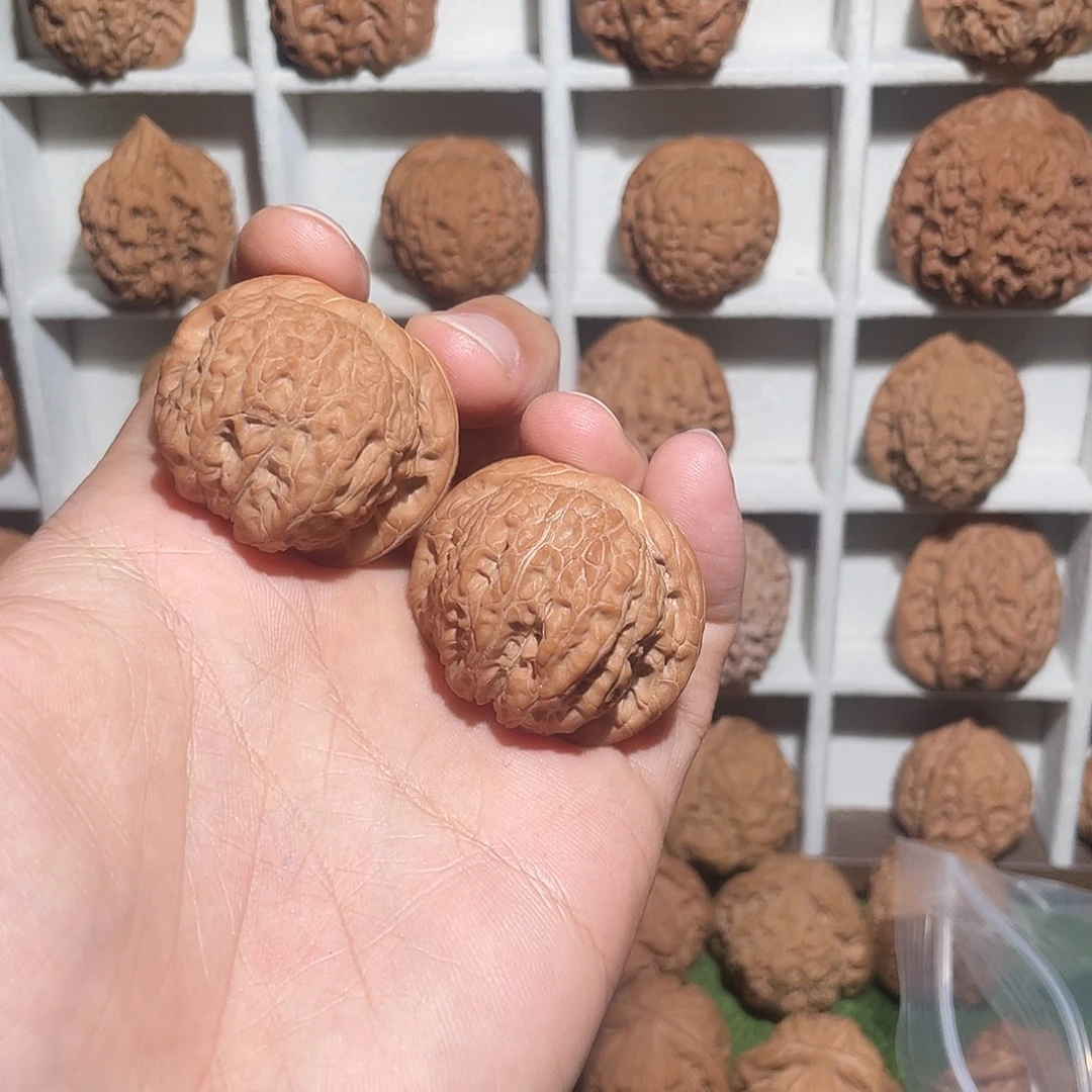 文玩核桃把件38货头血麒麟方块底