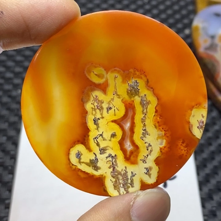 玛瑙/玉髓颈饰未镶嵌野*人