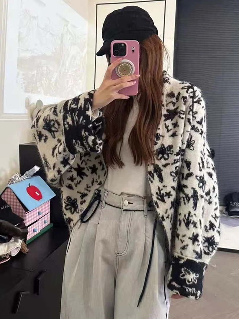 【墨蝶】秋季新款韩系时尚气质黑白雪花蝙蝠袖长袖针织开衫2796