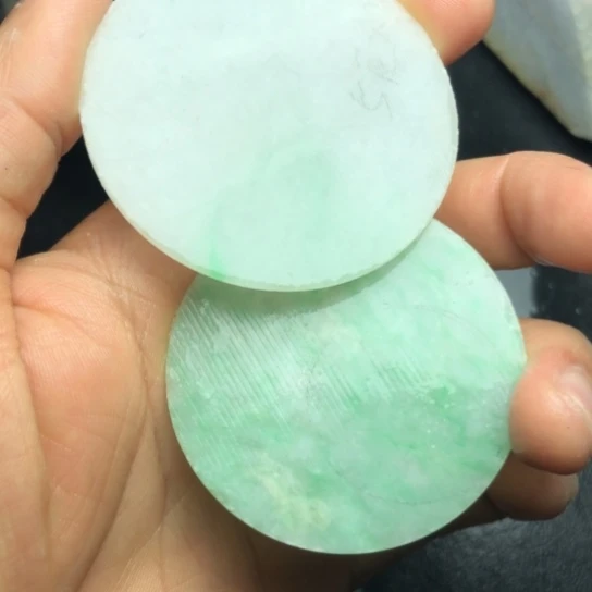 翡翠未镶嵌颈饰裸石