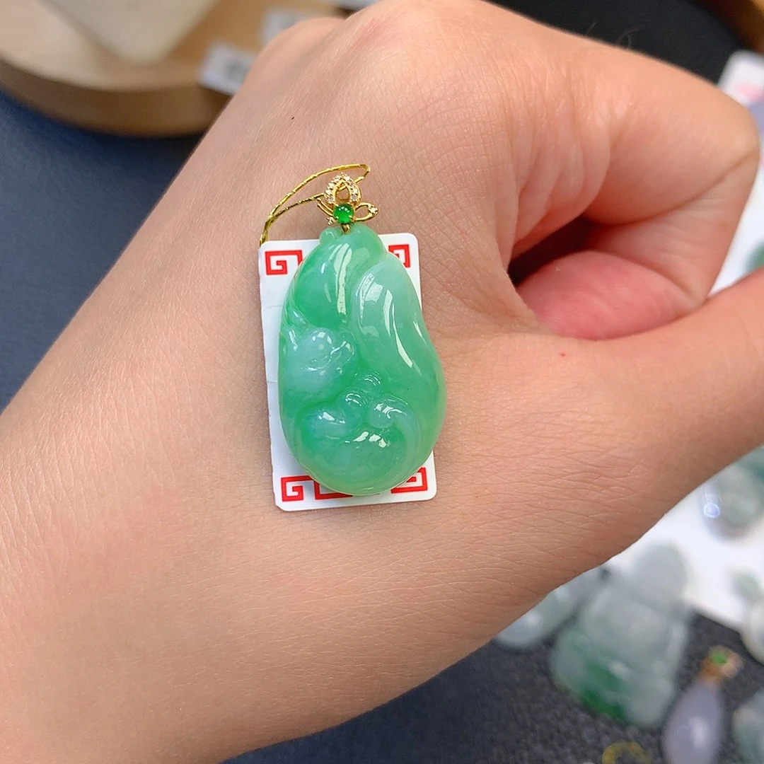颈饰18K金镶嵌翡翠翡翠