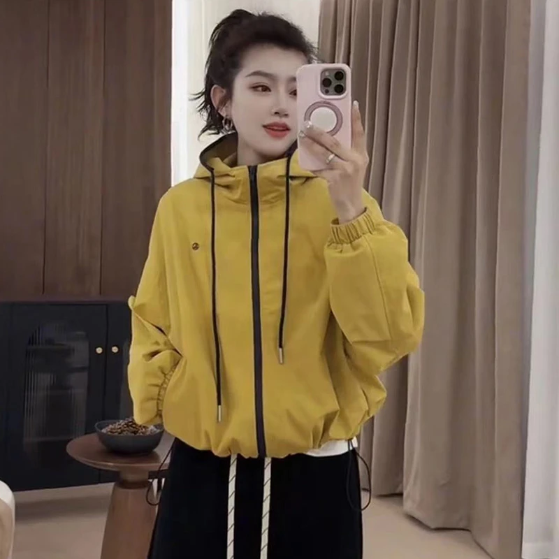 欧货2025春季新款连帽拼色拉链短外套女简约百搭休闲小个子冲锋衣