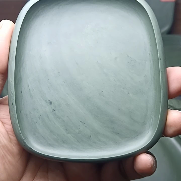 喇嘛崖老坑上层鸭头绿箕形砚