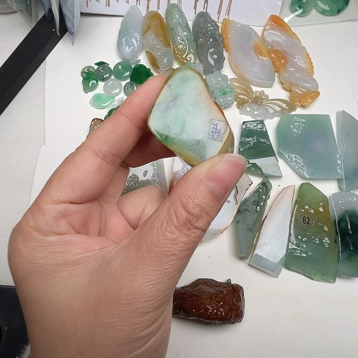 翡翠未镶嵌颈饰缅甸天然翡翠