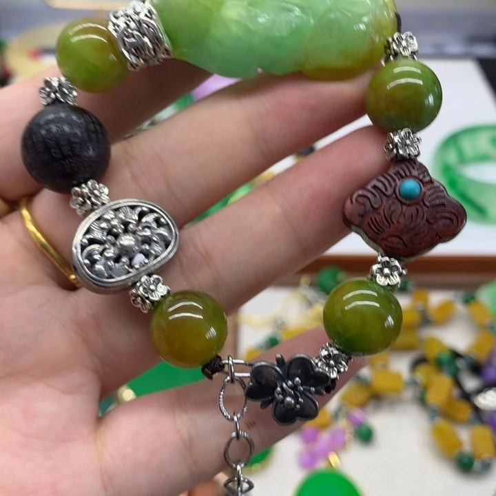 颈饰未镶嵌翡翠吊坠