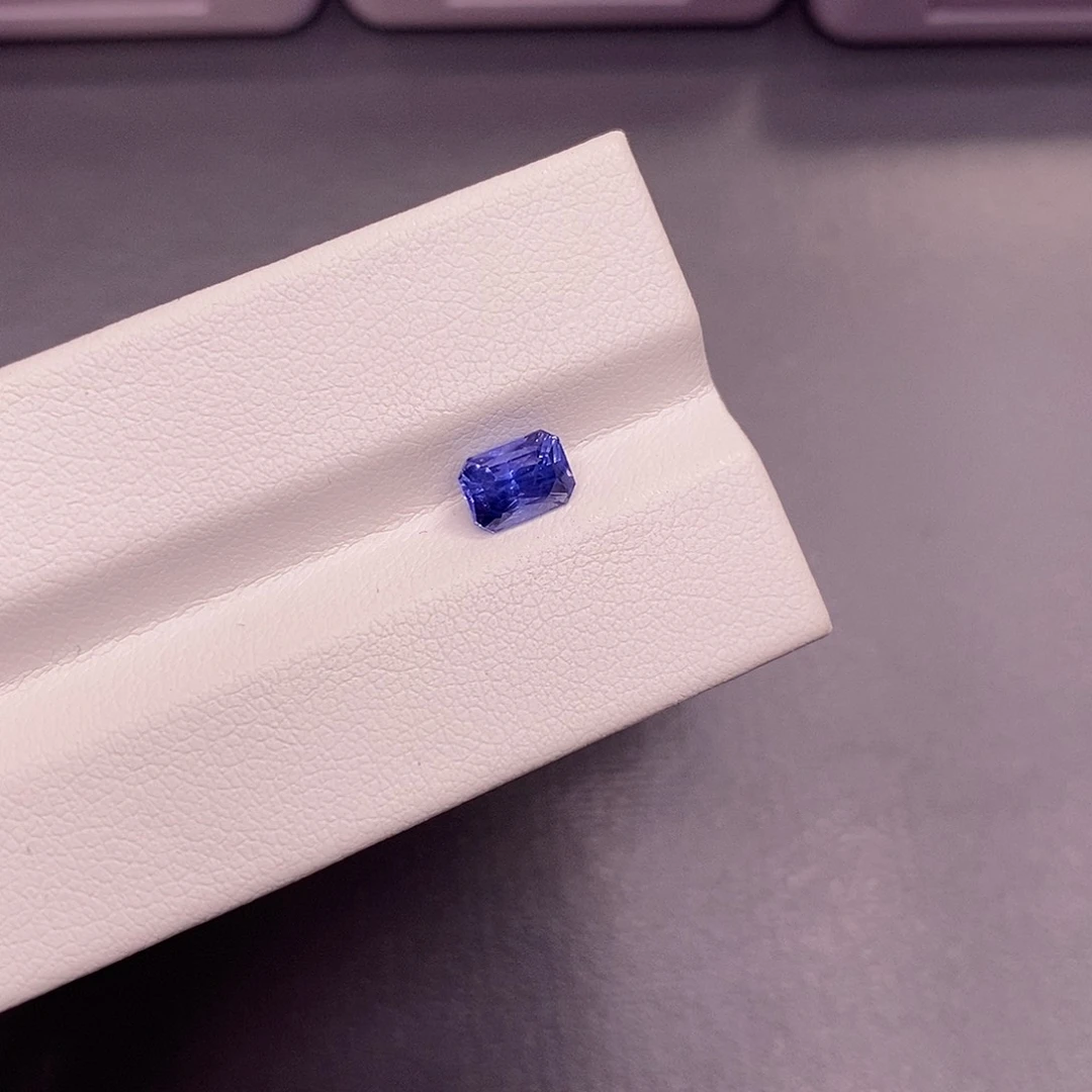 裸石蓝宝石1.15克拉，无烧矢车菊