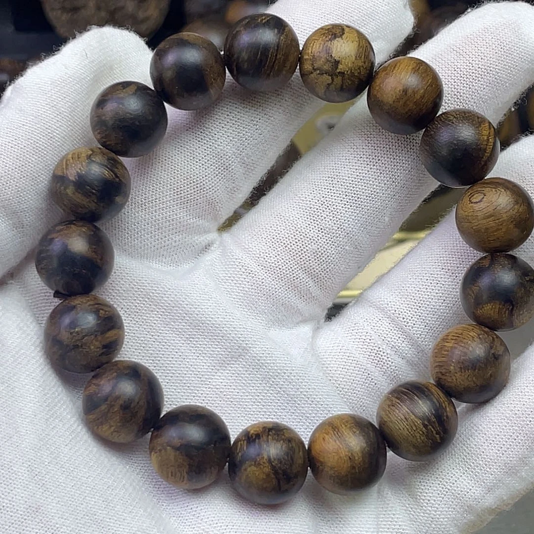 河***岛手串沉香达拉干………………