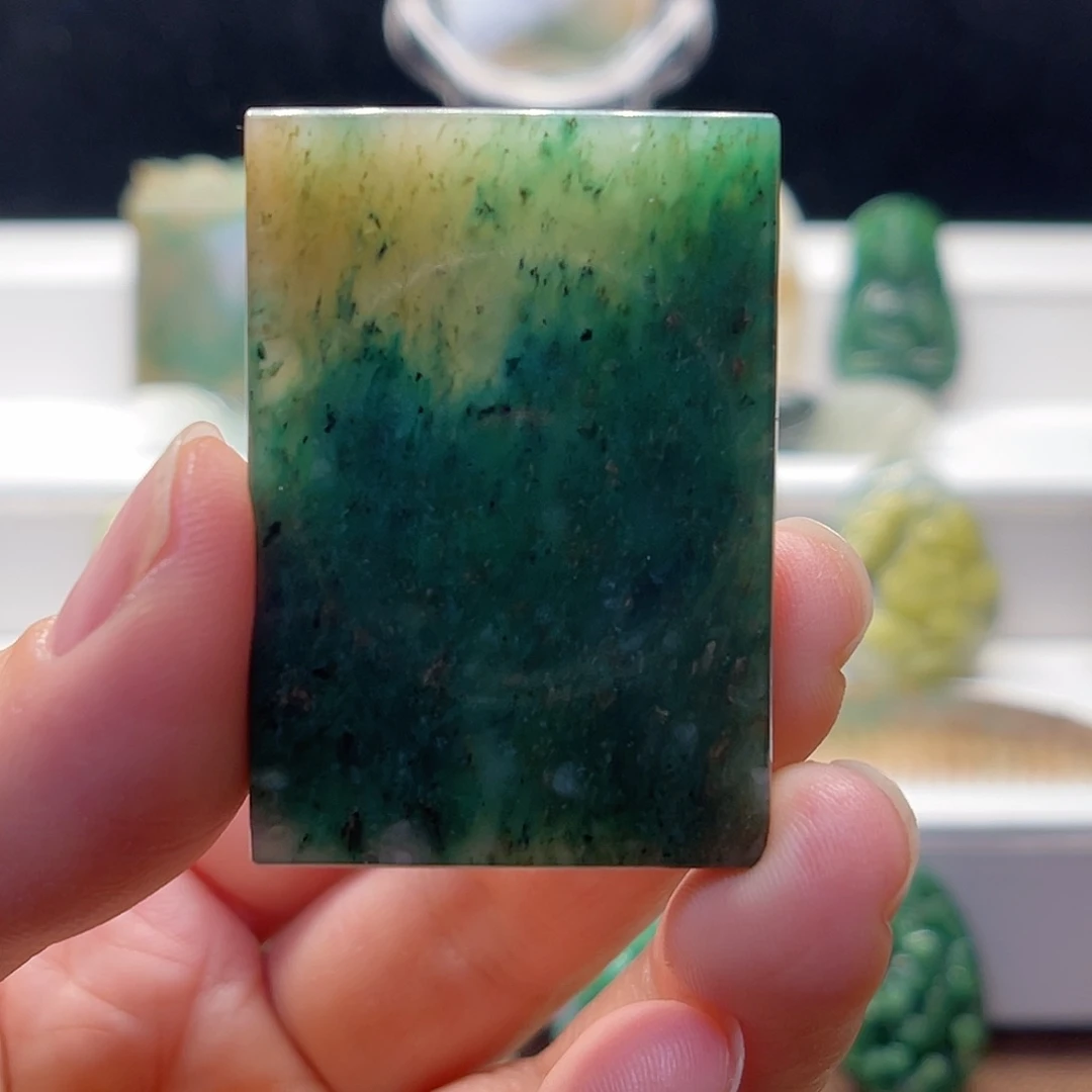 独山玉未镶嵌颈饰