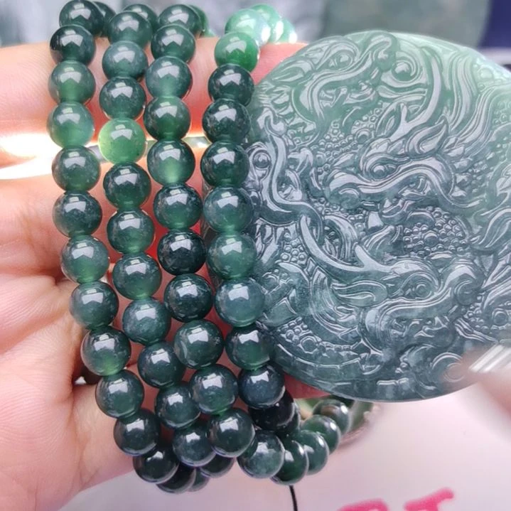 翡翠颈饰未镶嵌天然的A货翡翠