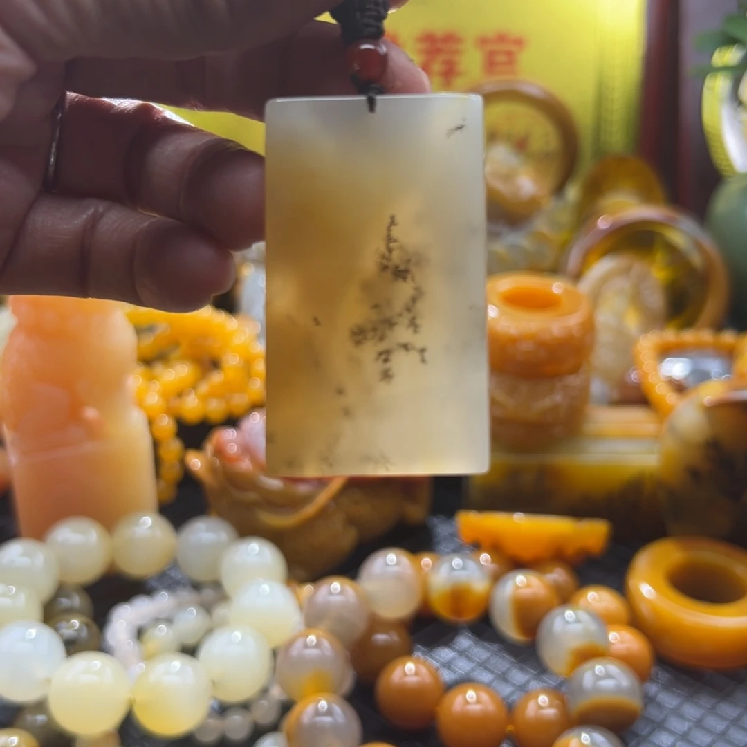 石英质玉未镶嵌颈饰