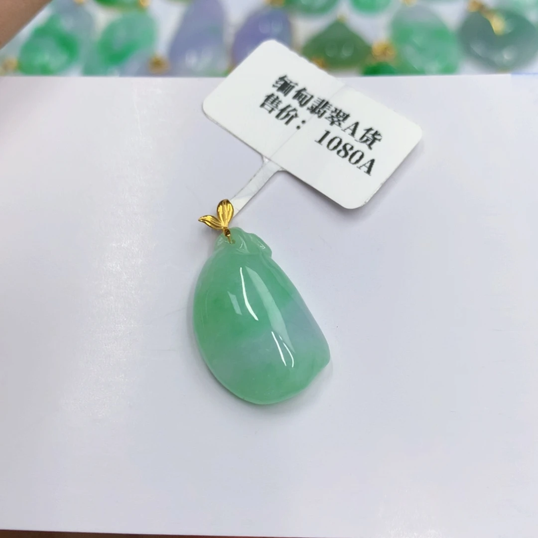 翡翠18K金镶嵌颈饰翡翠